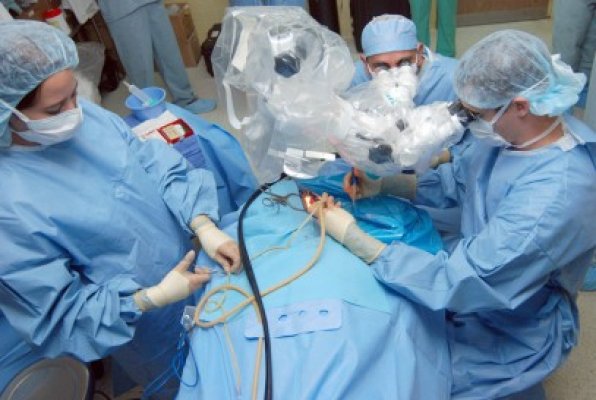 Copiii cu leziuni cerebrale, trataţi la Constanţa de o echipă de medici străini